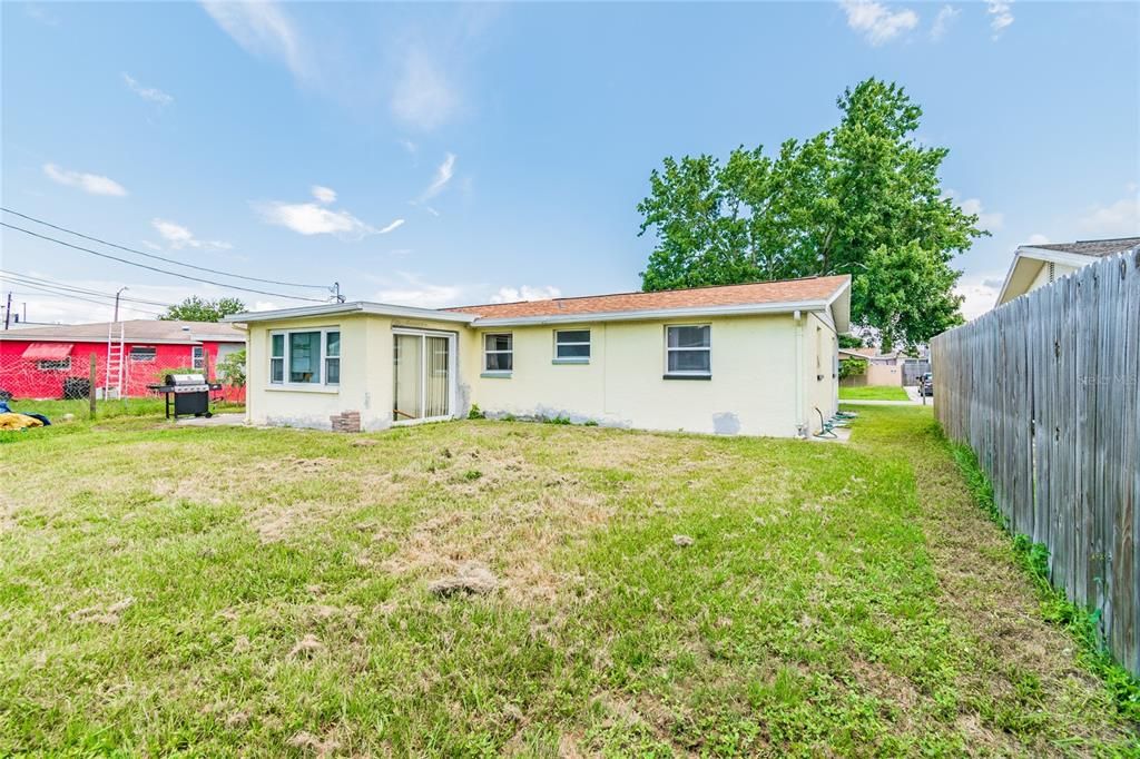 Recently Sold: $160,000 (2 beds, 1 baths, 956 Square Feet)