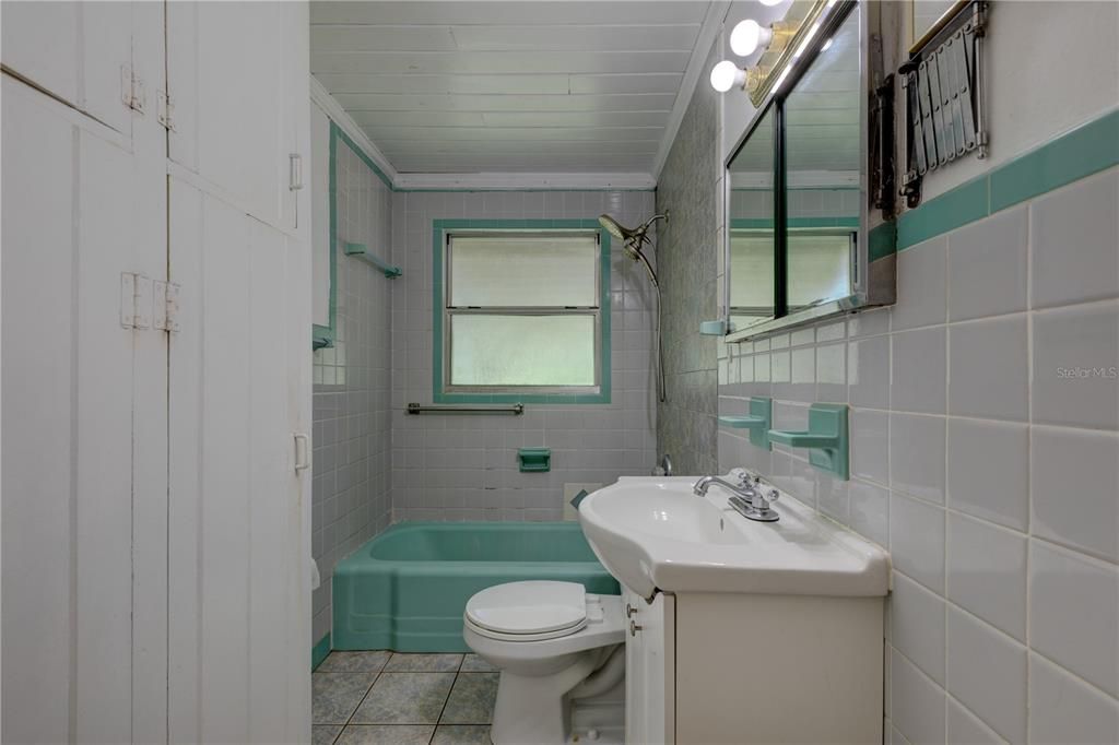 最近售出: $129,900 (2 贝兹, 2 浴室, 780 平方英尺)