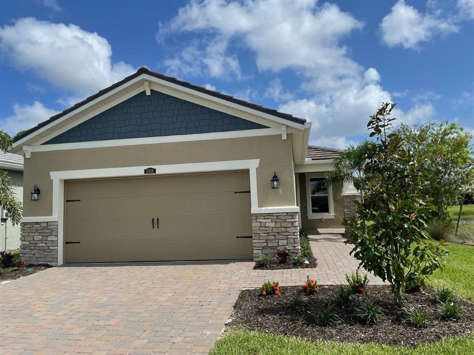 最近售出: $429,502 (2 贝兹, 2 浴室, 1698 平方英尺)