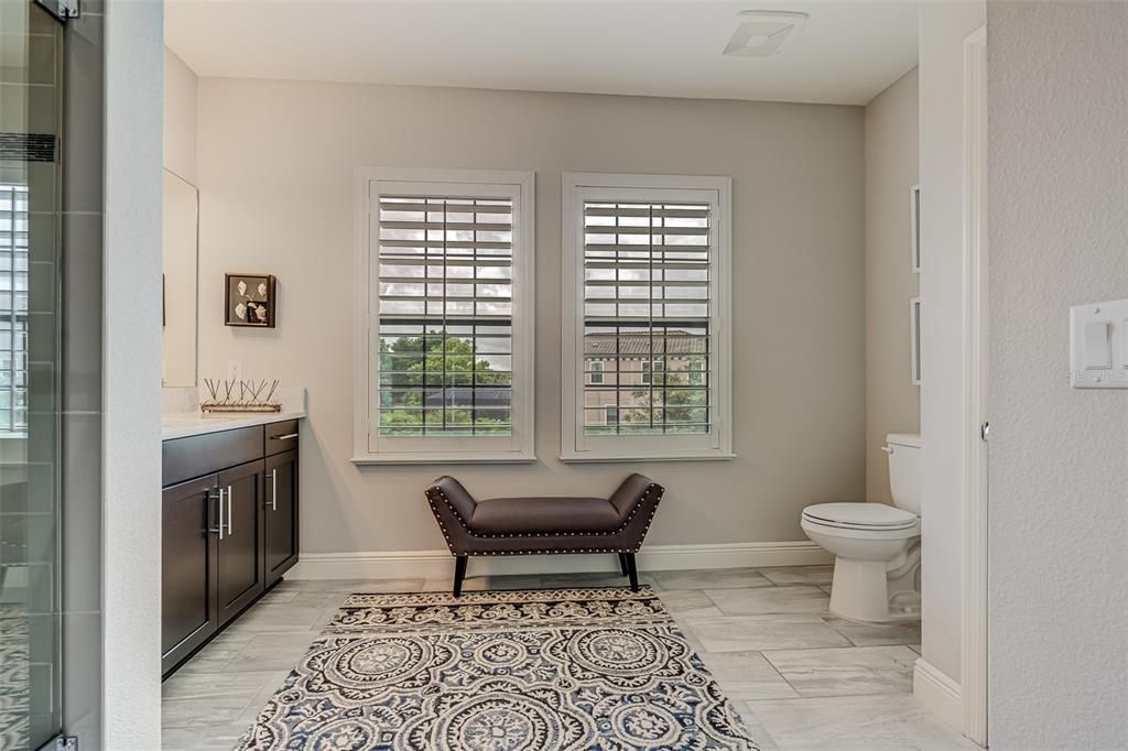 Recently Sold: $1,050,000 (4 beds, 5 baths, 4234 Square Feet)