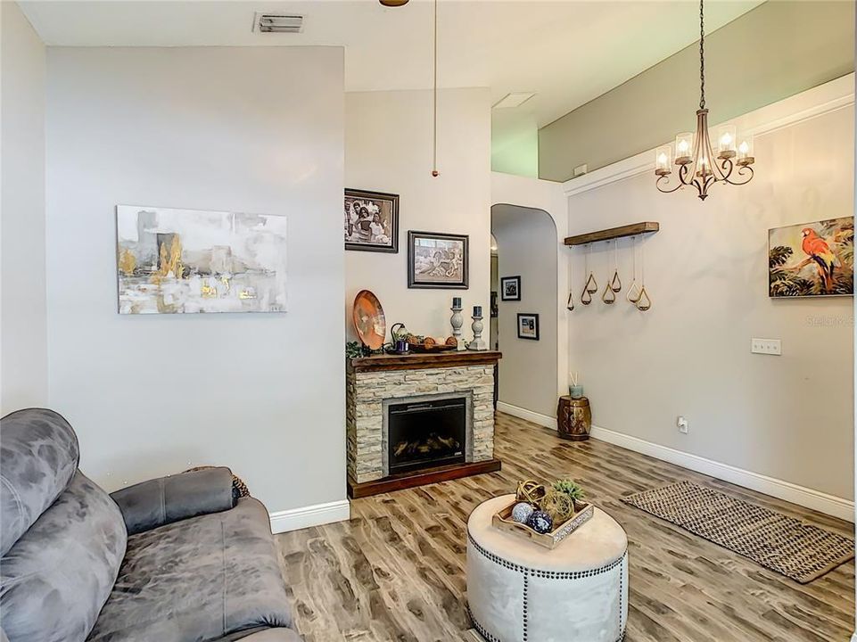 Recently Sold: $315,000 (3 beds, 2 baths, 1681 Square Feet)