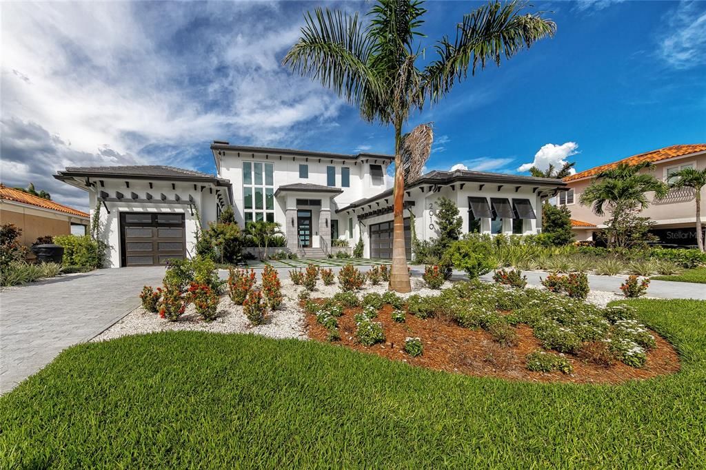 Recently Sold: $3,750,000 (5 beds, 4 baths, 4010 Square Feet)