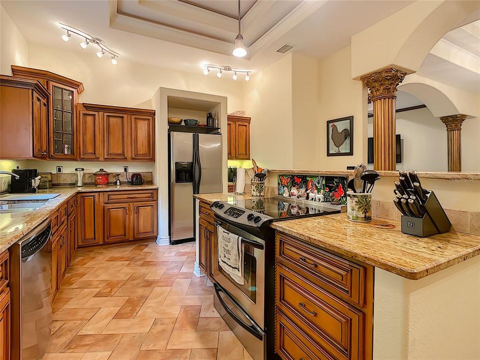 Great looking cabinets & stainless steel appliances