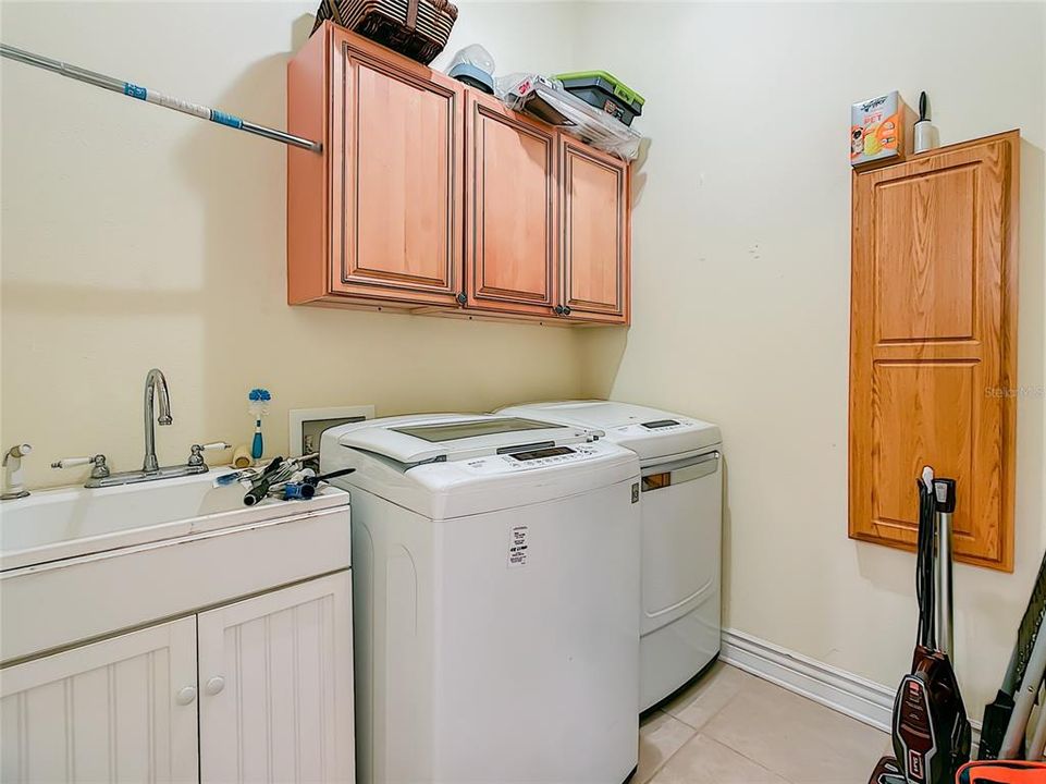 Laundry room (upstairs)