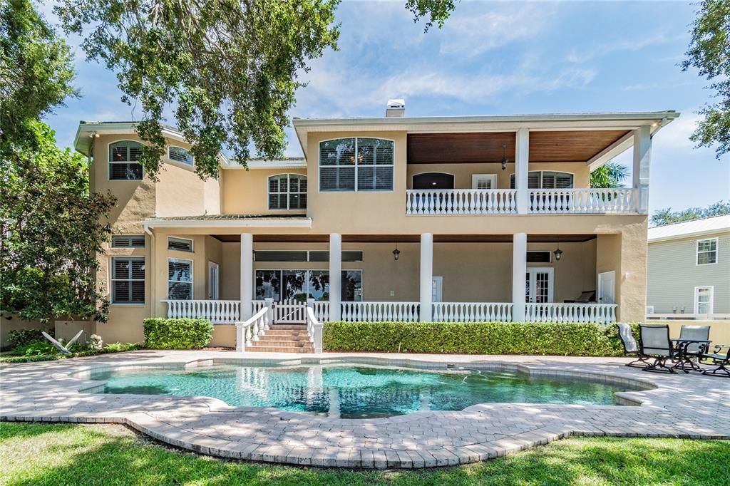 Recently Sold: $3,450,000 (4 beds, 3 baths, 4576 Square Feet)