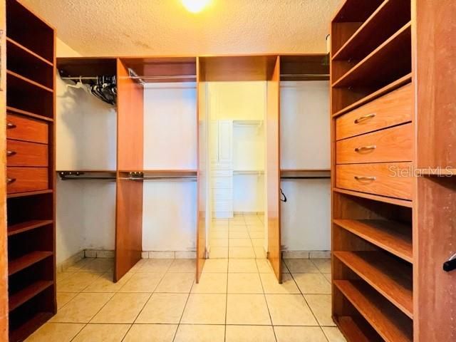 Vendido Recientemente: $460,000 (4 camas, 4 baños, 3250 Pies cuadrados)