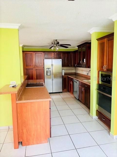 Vendido Recientemente: $460,000 (4 camas, 4 baños, 3250 Pies cuadrados)