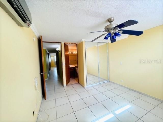 Vendido Recientemente: $460,000 (4 camas, 4 baños, 3250 Pies cuadrados)