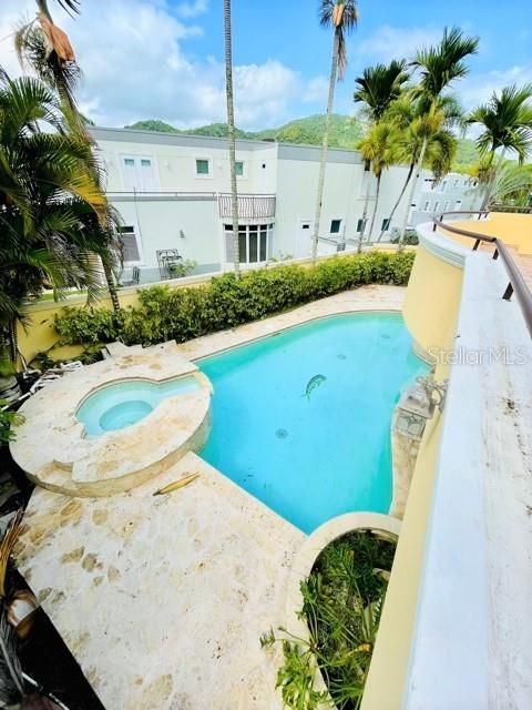 Vendido Recientemente: $460,000 (4 camas, 4 baños, 3250 Pies cuadrados)