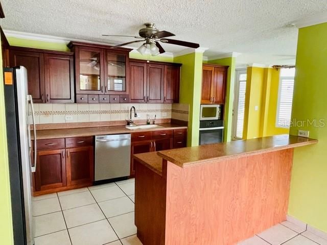 Vendido Recientemente: $460,000 (4 camas, 4 baños, 3250 Pies cuadrados)