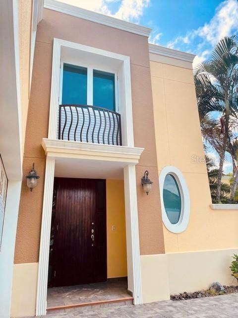 Vendido Recientemente: $460,000 (4 camas, 4 baños, 3250 Pies cuadrados)