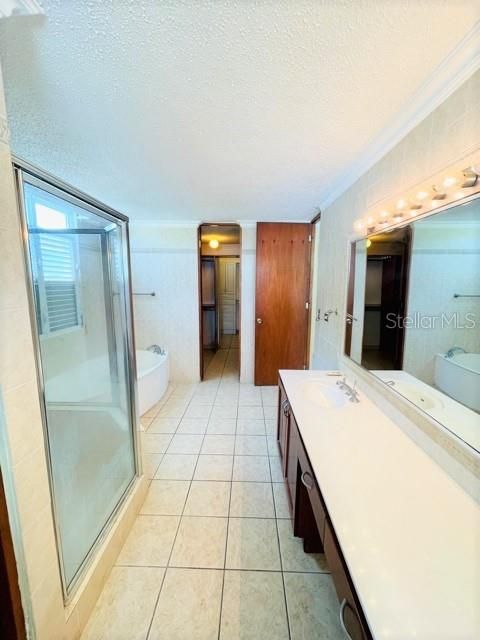 Vendido Recientemente: $460,000 (4 camas, 4 baños, 3250 Pies cuadrados)