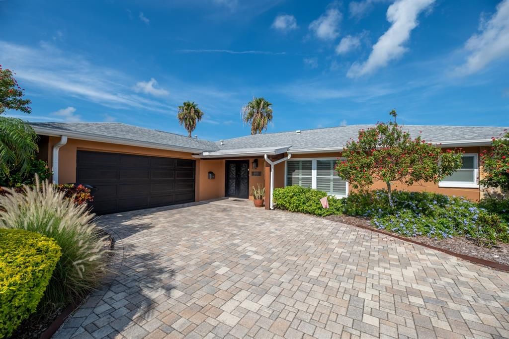 Recently Sold: $1,100,000 (3 beds, 2 baths, 2334 Square Feet)
