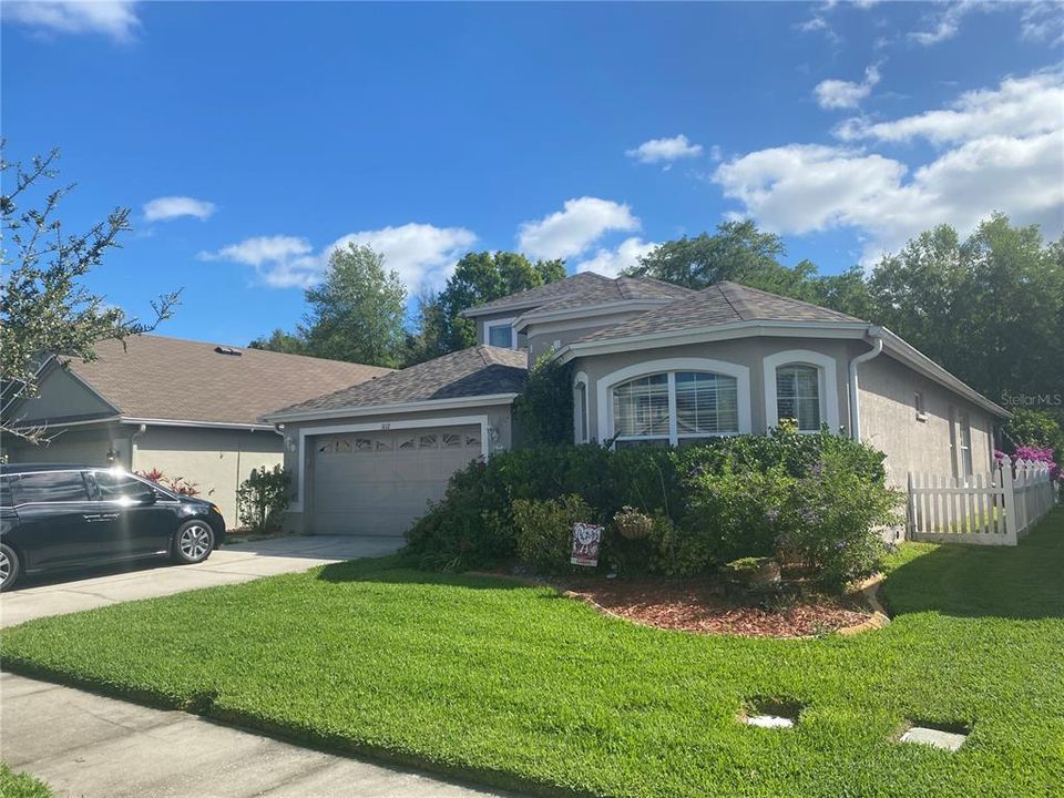 Recently Sold: $410,000 (4 beds, 2 baths, 2422 Square Feet)