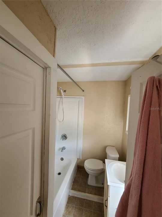 Recently Rented: $950 (1 beds, 1 baths, 700 Square Feet)