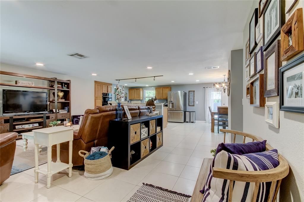 Recently Sold: $355,000 (3 beds, 2 baths, 1426 Square Feet)