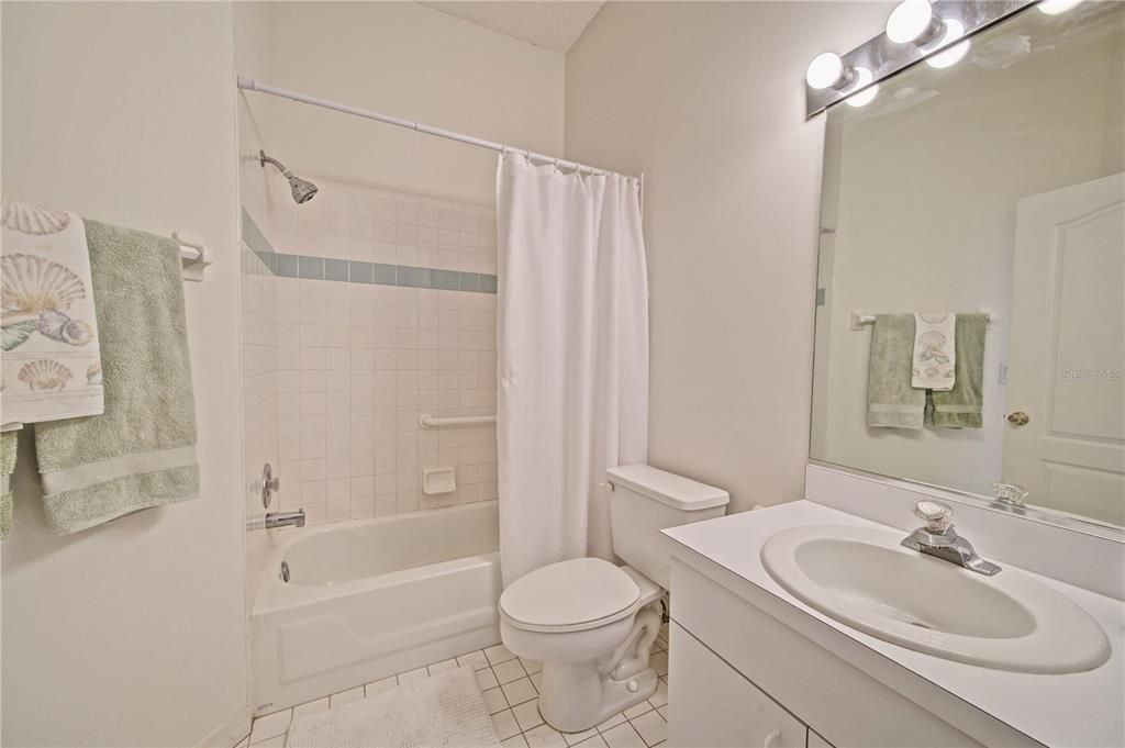 最近售出: $260,000 (3 贝兹, 2 浴室, 1475 平方英尺)