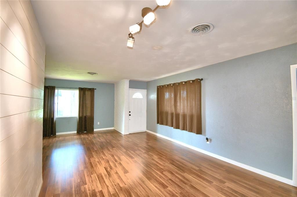 Recently Sold: $245,000 (3 beds, 2 baths, 1448 Square Feet)
