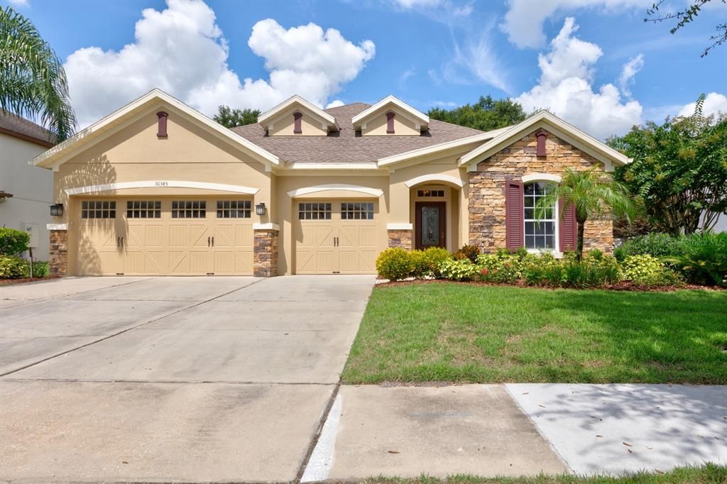 Recently Sold: $405,000 (4 beds, 3 baths, 2307 Square Feet)