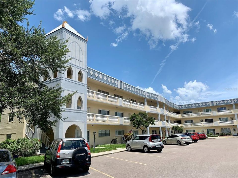 Vendido Recientemente: $289,000 (3 camas, 3 baños, 2200 Pies cuadrados)