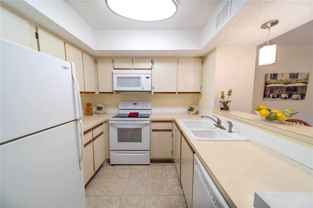 Recently Sold: $150,000 (2 beds, 2 baths, 899 Square Feet)