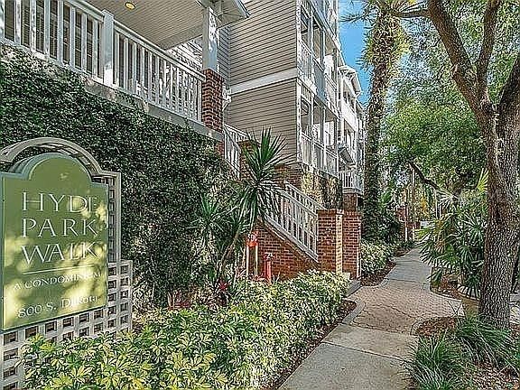 Recently Sold: $415,000 (2 beds, 2 baths, 938 Square Feet)