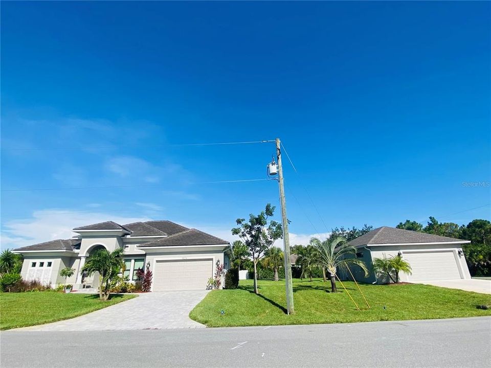Recently Sold: $790,000 (3 beds, 2 baths, 2506 Square Feet)