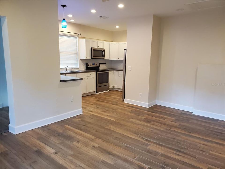 Recently Rented: $2,850 (2 beds, 1 baths, 1388 Square Feet)