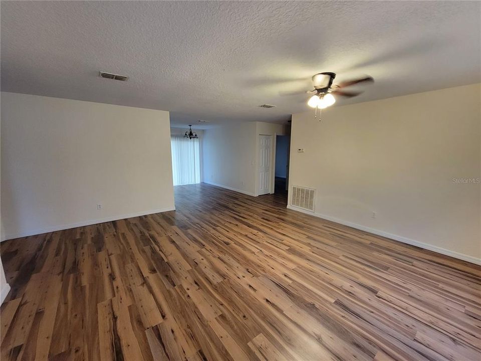 Recently Rented: $1,300 (3 beds, 2 baths, 1391 Square Feet)