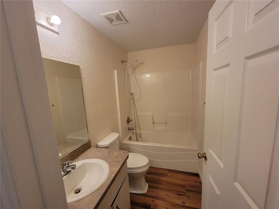 最近租的: $1,300 (3 贝兹, 2 浴室, 1391 平方英尺)