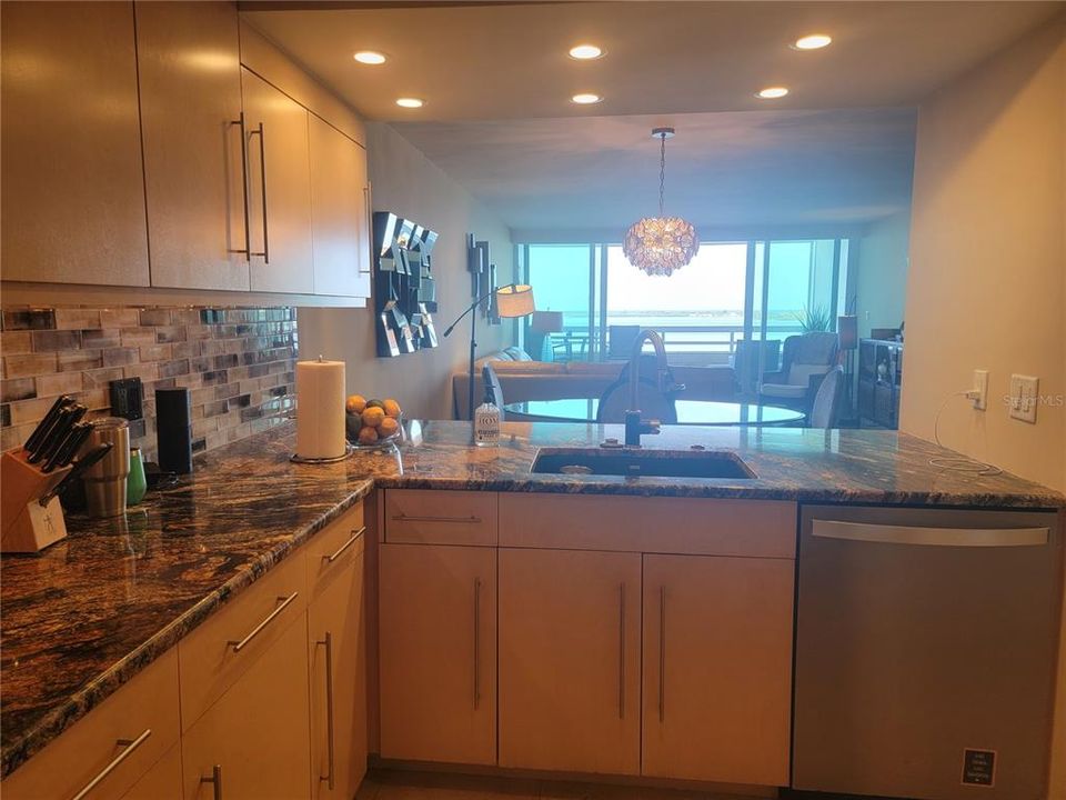 Recently Sold: $1,100,000 (2 beds, 2 baths, 1555 Square Feet)