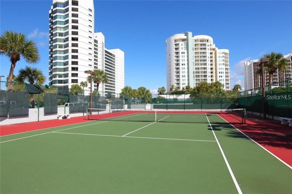 Recently Sold: $1,100,000 (2 beds, 2 baths, 1555 Square Feet)