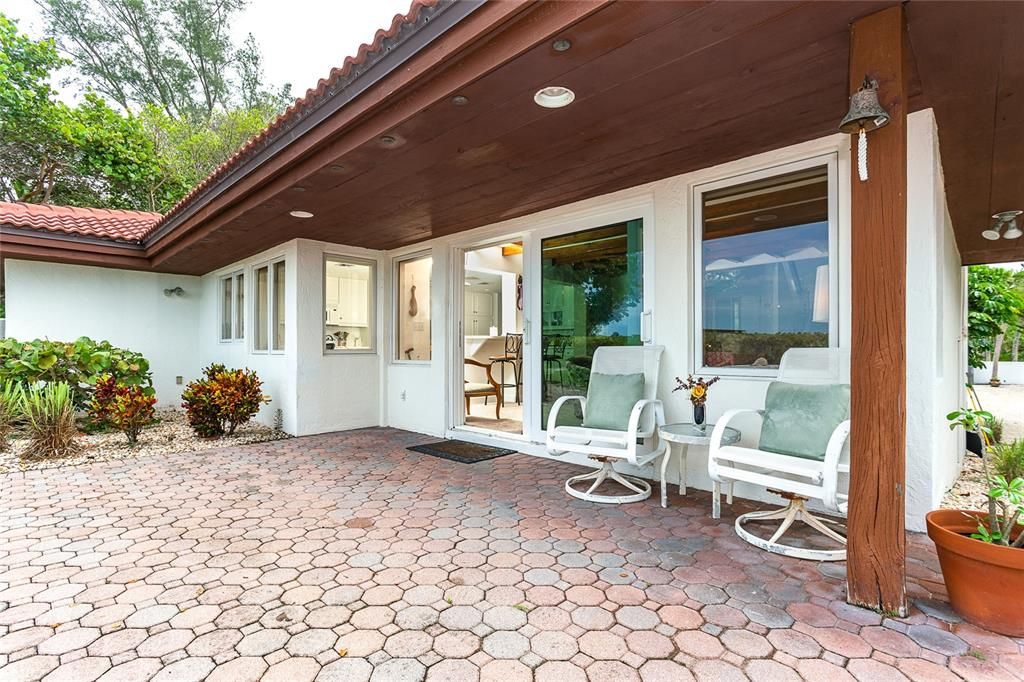 Recently Sold: $2,500,000 (3 beds, 3 baths, 2764 Square Feet)