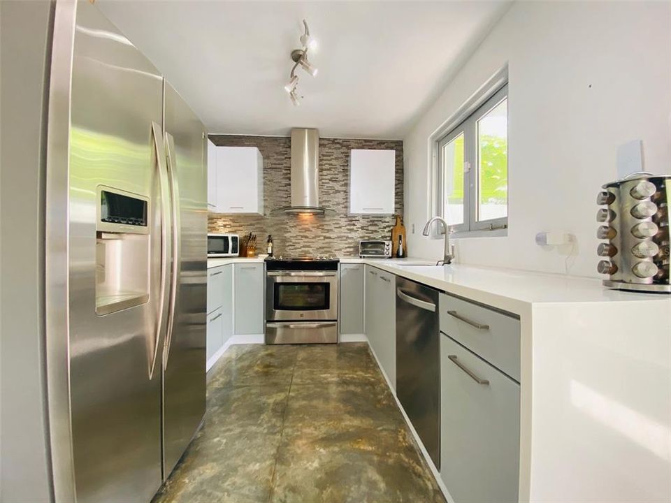 Recently Sold: $655,000 (2 beds, 2 baths, 2506 Square Feet)