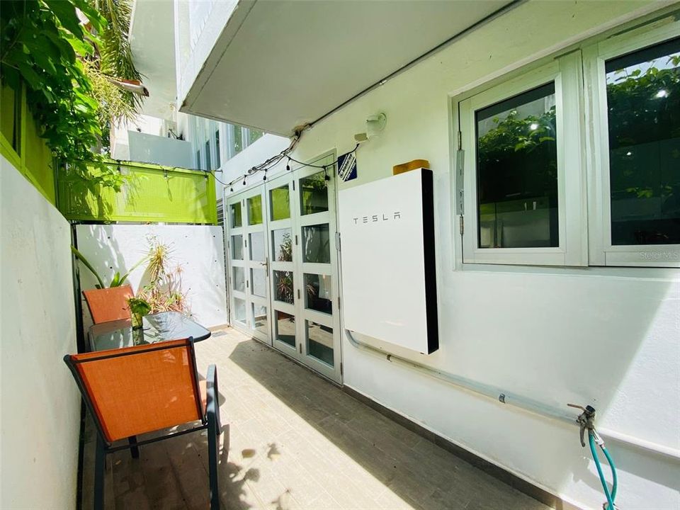 Vendido Recientemente: $655,000 (2 camas, 2 baños, 2506 Pies cuadrados)