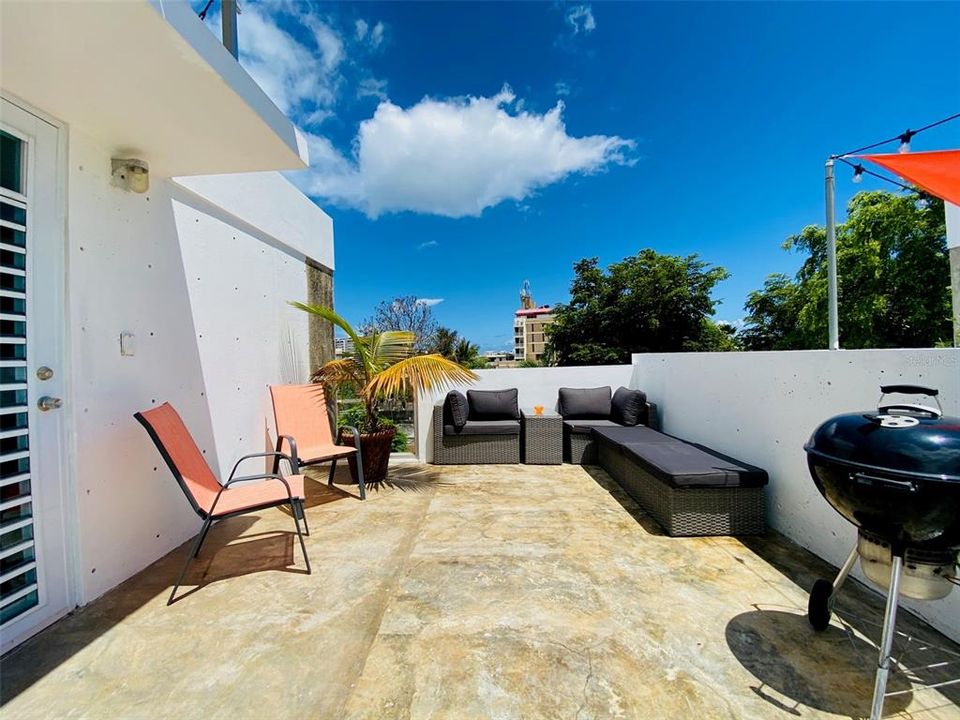 Vendido Recientemente: $655,000 (2 camas, 2 baños, 2506 Pies cuadrados)