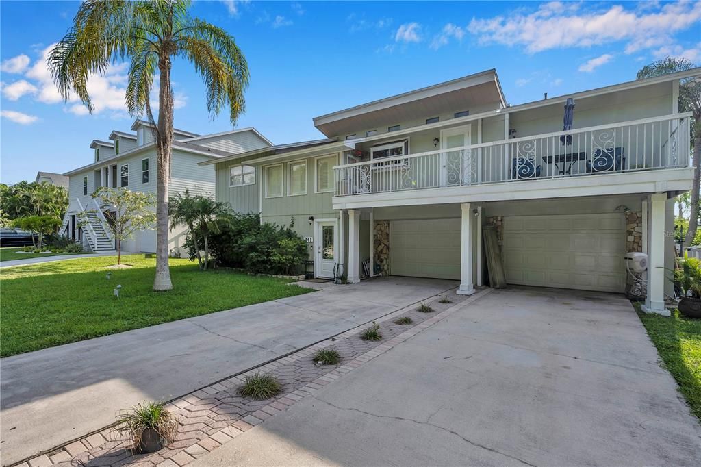 Recently Sold: $940,000 (4 beds, 3 baths, 2268 Square Feet)