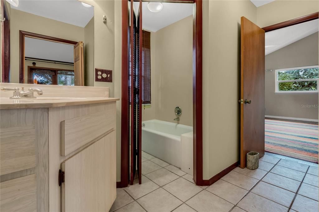 最近售出: $300,000 (3 贝兹, 2 浴室, 1400 平方英尺)