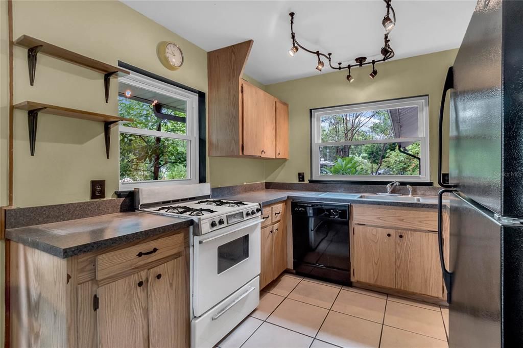 Recently Sold: $300,000 (3 beds, 2 baths, 1400 Square Feet)