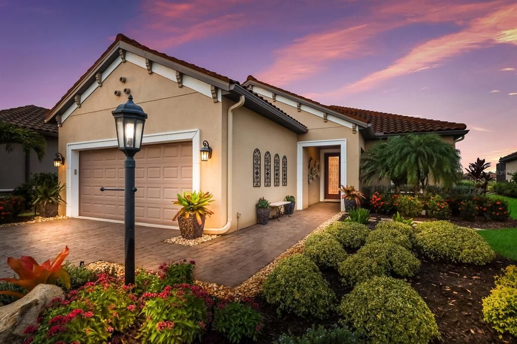 Recently Sold: $685,000 (2 beds, 2 baths, 2100 Square Feet)