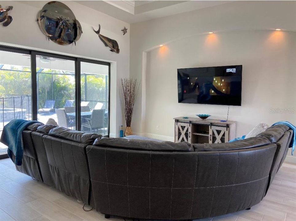 Recently Sold: $1,295,000 (3 beds, 3 baths, 2240 Square Feet)