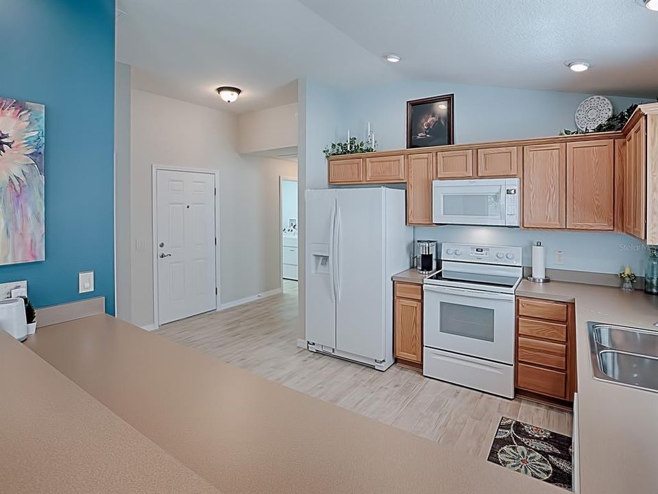 KITCHEN & FOYER