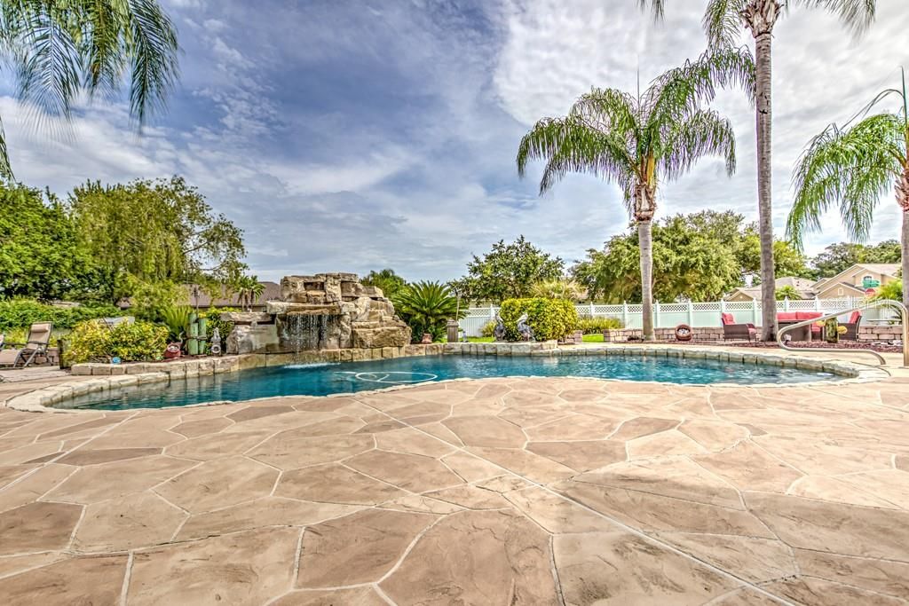 Your very own backyard tropical oasis!