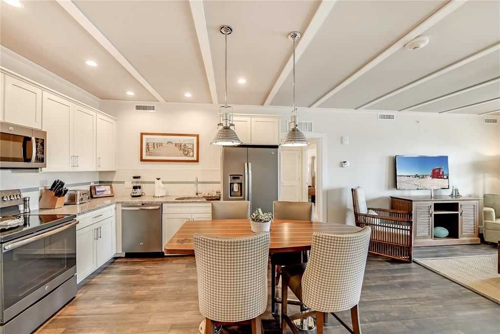 Recently Sold: $725,000 (2 beds, 2 baths, 1007 Square Feet)