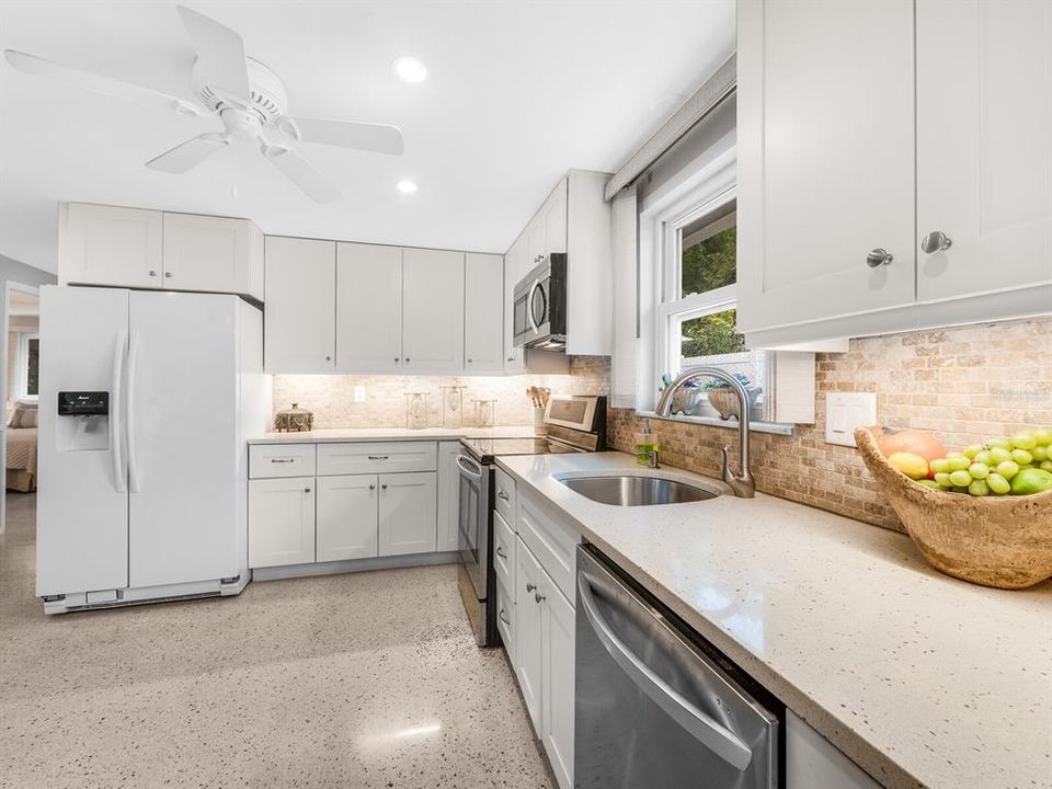 Recently Sold: $585,000 (3 beds, 1 baths, 918 Square Feet)
