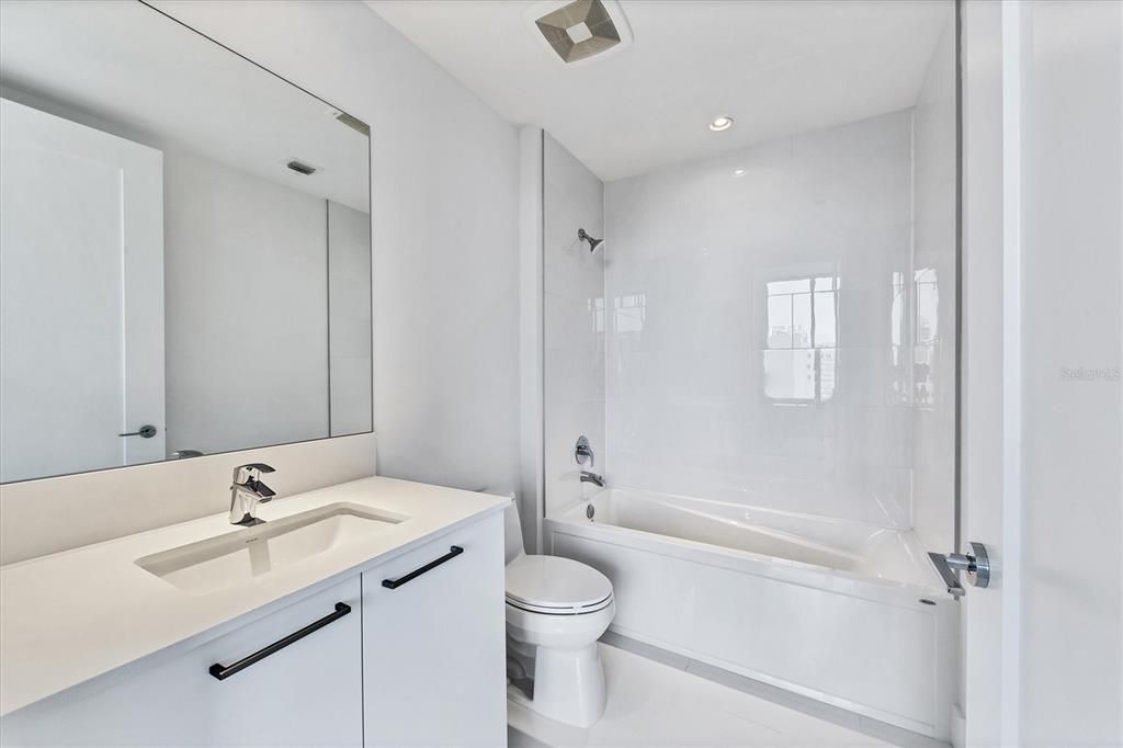 Недавно арендовано: $6,500 (2 спален, 2 ванн, 1559 Квадратных фут)