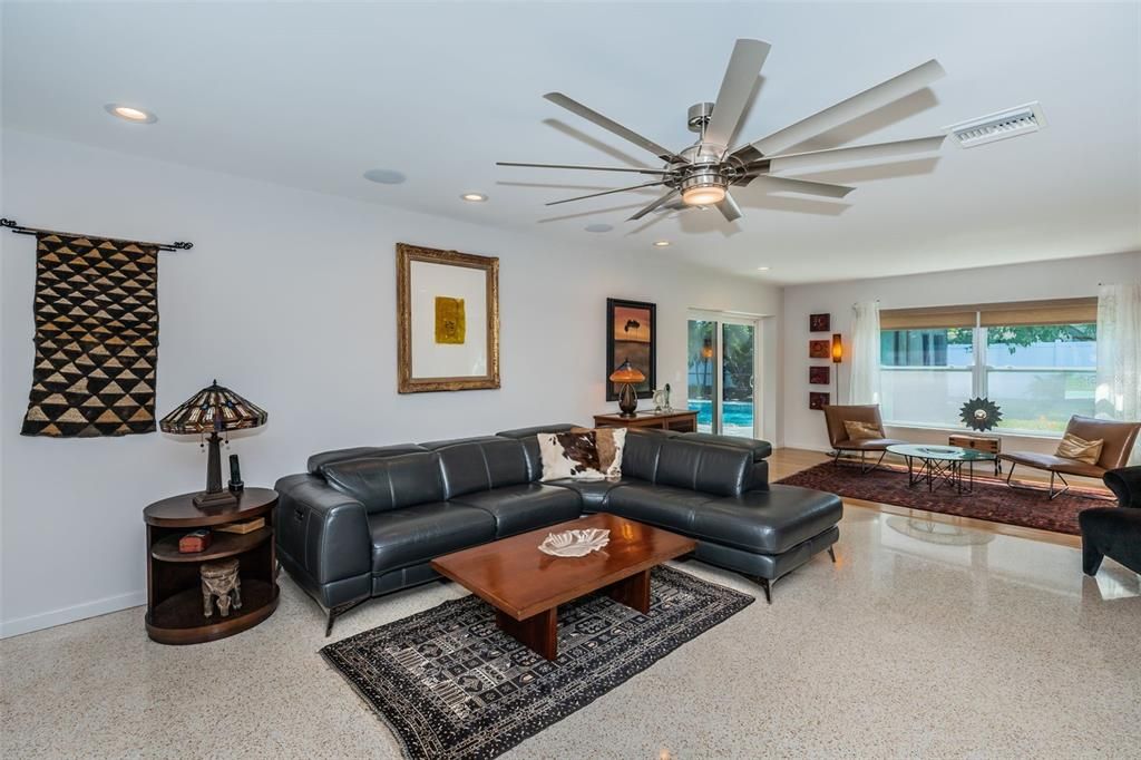 Recently Sold: $725,000 (4 beds, 2 baths, 2765 Square Feet)