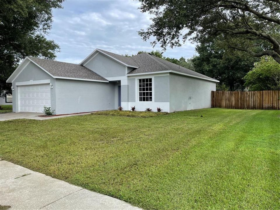 Recently Sold: $300,000 (3 beds, 2 baths, 1387 Square Feet)