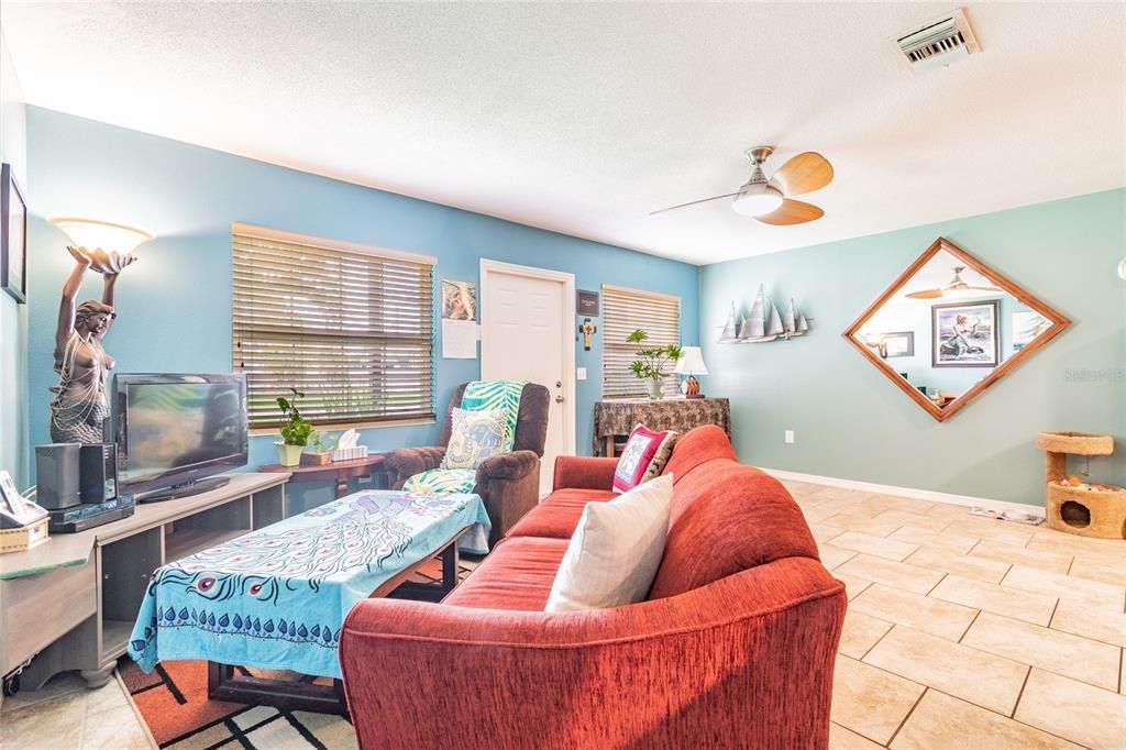 Recently Sold: $224,900 (2 beds, 1 baths, 1111 Square Feet)