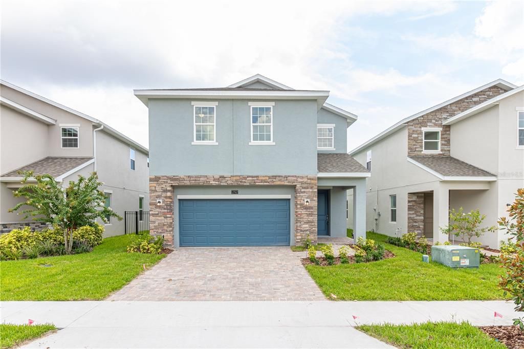Recently Sold: $400,000 (3 beds, 2 baths, 2376 Square Feet)